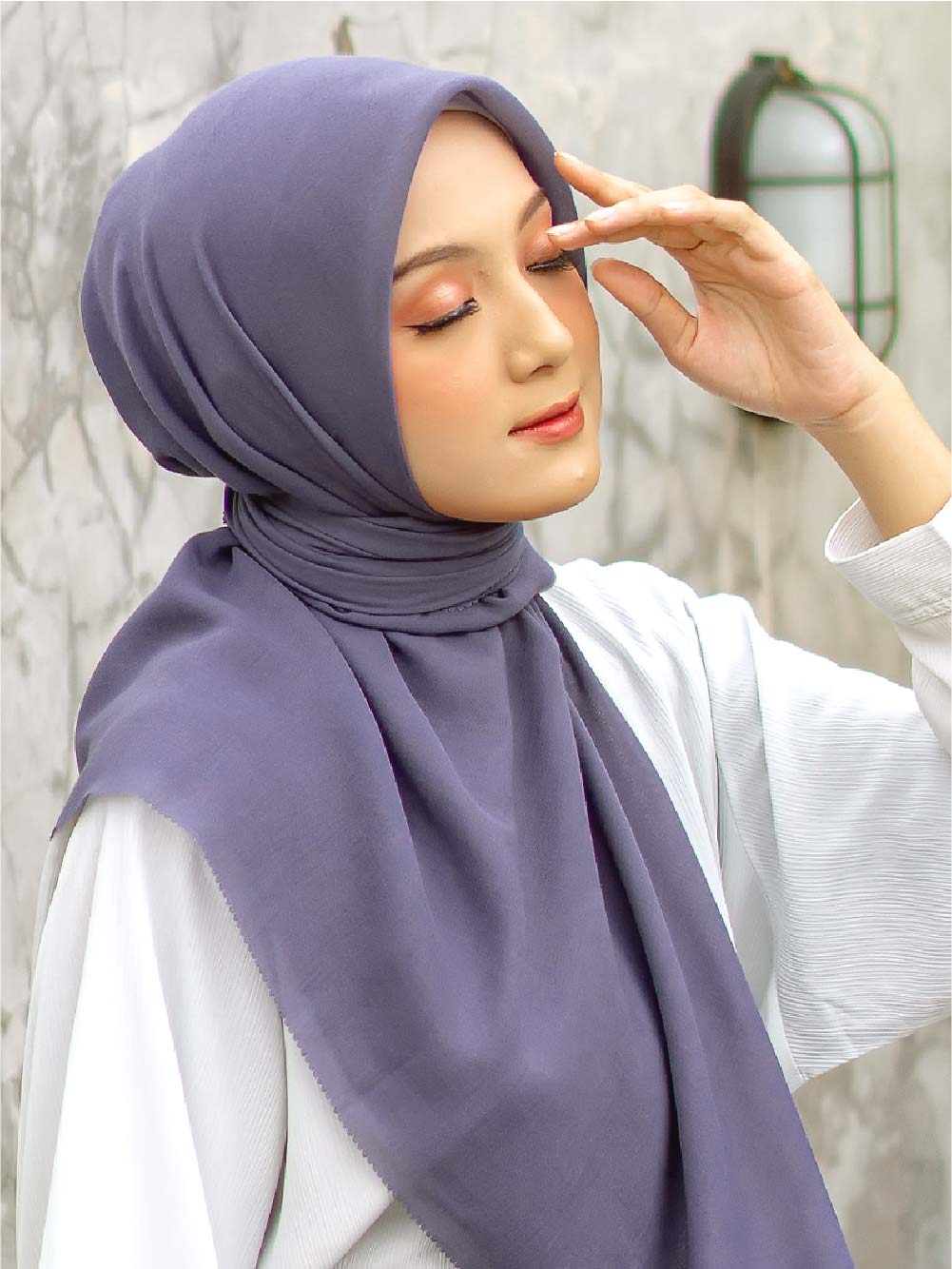 15 Warna Jilbab yang Cocok untuk Baju Gamis Ungu