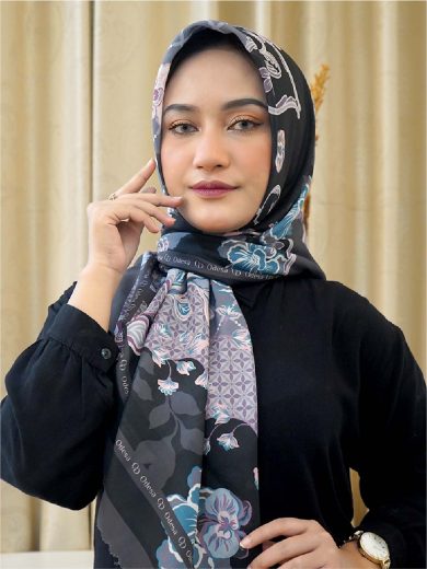 KIARA - Scarf Printing (Black)